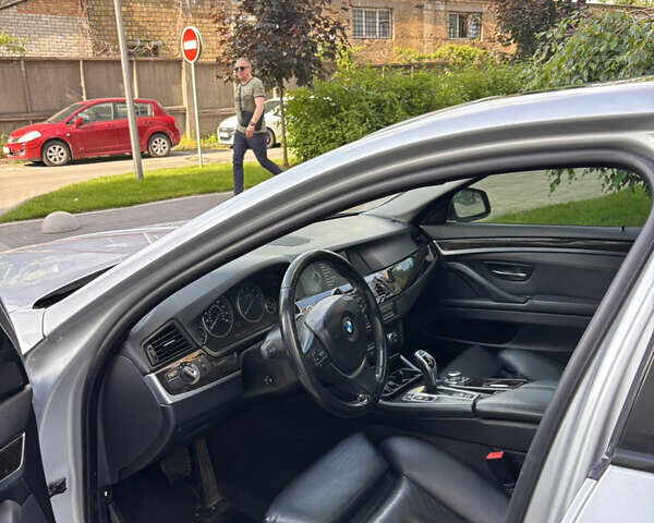 Серый БМВ 5 Серия, объемом двигателя 3 л и пробегом 147 тыс. км за 14399 $, фото 3 на Automoto.ua