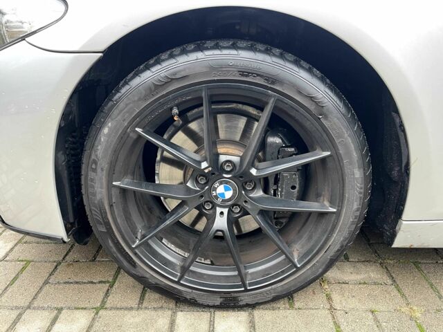 Серый БМВ 5 Серия, объемом двигателя 3 л и пробегом 2 тыс. км за 15000 $, фото 10 на Automoto.ua