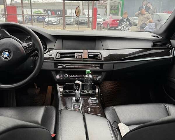 Серый БМВ 5 Серия, объемом двигателя 2 л и пробегом 217 тыс. км за 15000 $, фото 2 на Automoto.ua