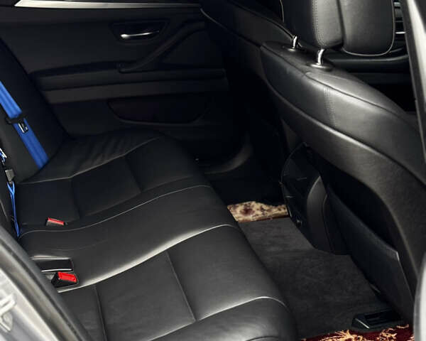 Серый БМВ 5 Серия, объемом двигателя 2 л и пробегом 260 тыс. км за 15450 $, фото 66 на Automoto.ua