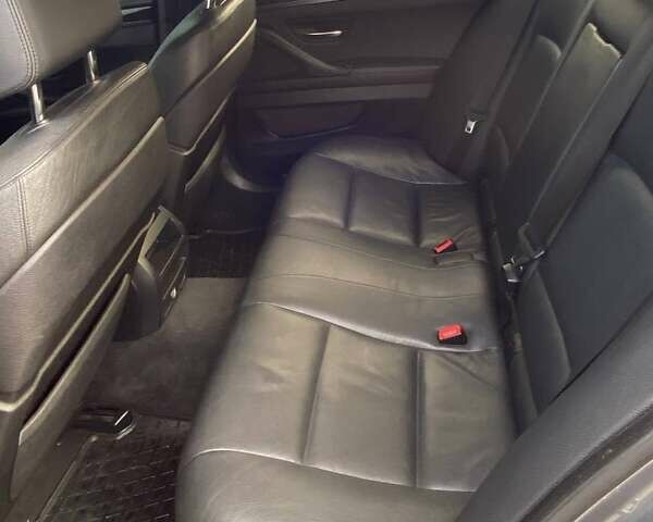 Серый БМВ 5 Серия, объемом двигателя 2.99 л и пробегом 343 тыс. км за 18700 $, фото 6 на Automoto.ua