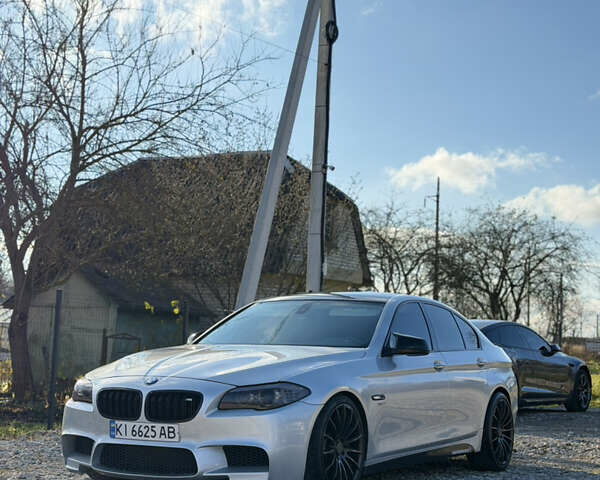 Серый БМВ 5 Серия, объемом двигателя 3 л и пробегом 223 тыс. км за 13000 $, фото 4 на Automoto.ua