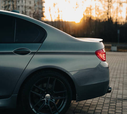 Серый БМВ 5 Серия, объемом двигателя 2 л и пробегом 168 тыс. км за 15500 $, фото 4 на Automoto.ua