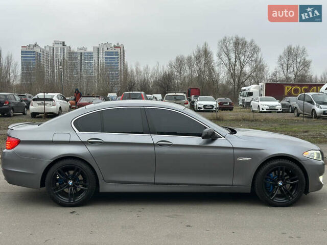 Серый БМВ 5 Серия, объемом двигателя 3 л и пробегом 321 тыс. км за 15500 $, фото 4 на Automoto.ua