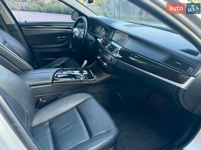 Серый БМВ 5 Серия, объемом двигателя 3 л и пробегом 260 тыс. км за 13400 $, фото 19 на Automoto.ua