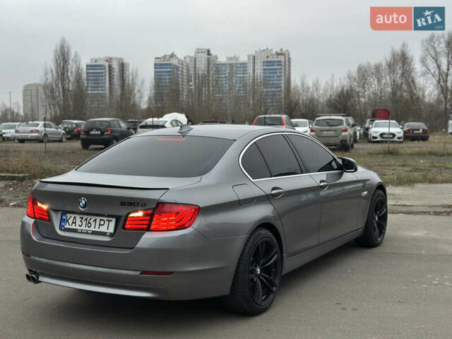 Серый БМВ 5 Серия, объемом двигателя 3 л и пробегом 321 тыс. км за 15500 $, фото 6 на Automoto.ua