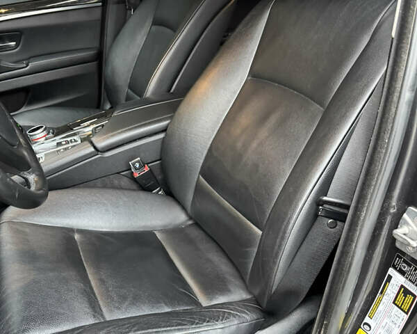 Сірий БМВ 5 Серія, об'ємом двигуна 2 л та пробігом 210 тис. км за 14000 $, фото 26 на Automoto.ua