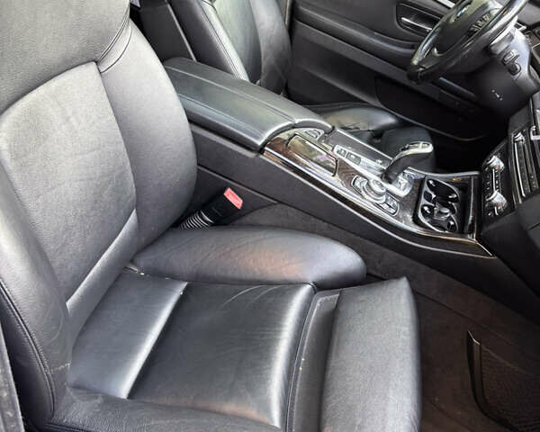 Серый БМВ 5 Серия, объемом двигателя 3 л и пробегом 147 тыс. км за 14399 $, фото 5 на Automoto.ua