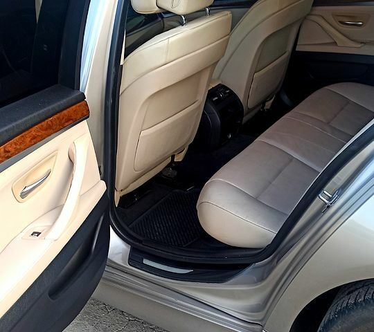 Серый БМВ 5 Серия, объемом двигателя 3 л и пробегом 244 тыс. км за 12200 $, фото 4 на Automoto.ua