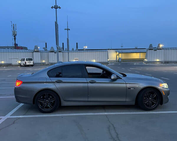 Серый БМВ 5 Серия, объемом двигателя 3 л и пробегом 237 тыс. км за 12800 $, фото 5 на Automoto.ua