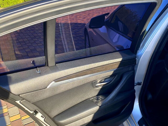 Серый БМВ 5 Серия, объемом двигателя 2 л и пробегом 215 тыс. км за 12500 $, фото 5 на Automoto.ua