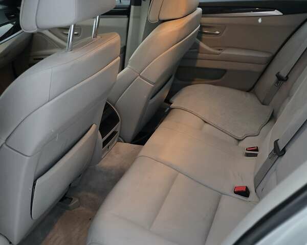 Серый БМВ 5 Серия, объемом двигателя 3 л и пробегом 249 тыс. км за 12500 $, фото 7 на Automoto.ua