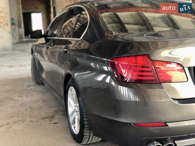 Сірий БМВ 5 Серія, об'ємом двигуна 3 л та пробігом 265 тис. км за 10000 $, фото 6 на Automoto.ua