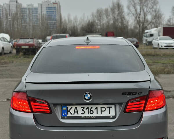 Серый БМВ 5 Серия, объемом двигателя 3 л и пробегом 321 тыс. км за 15500 $, фото 7 на Automoto.ua