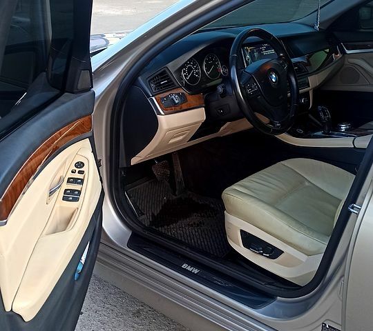 Серый БМВ 5 Серия, объемом двигателя 3 л и пробегом 244 тыс. км за 12200 $, фото 3 на Automoto.ua