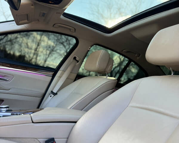 Серый БМВ 5 Серия, объемом двигателя 3 л и пробегом 223 тыс. км за 13000 $, фото 18 на Automoto.ua