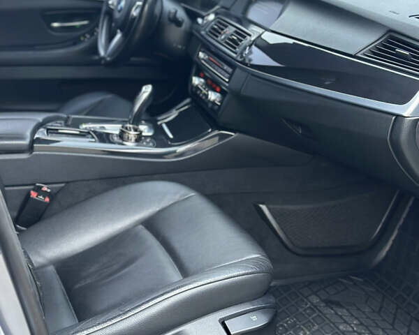 Серый БМВ 5 Серия, объемом двигателя 3 л и пробегом 321 тыс. км за 15500 $, фото 20 на Automoto.ua