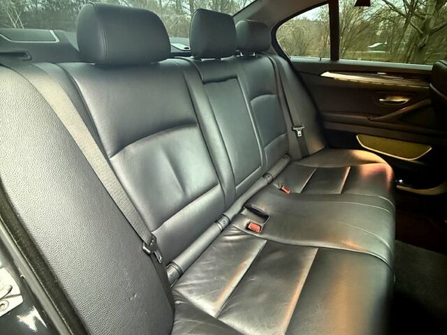 Серый БМВ 5 Серия, объемом двигателя 3 л и пробегом 210 тыс. км за 14600 $, фото 9 на Automoto.ua