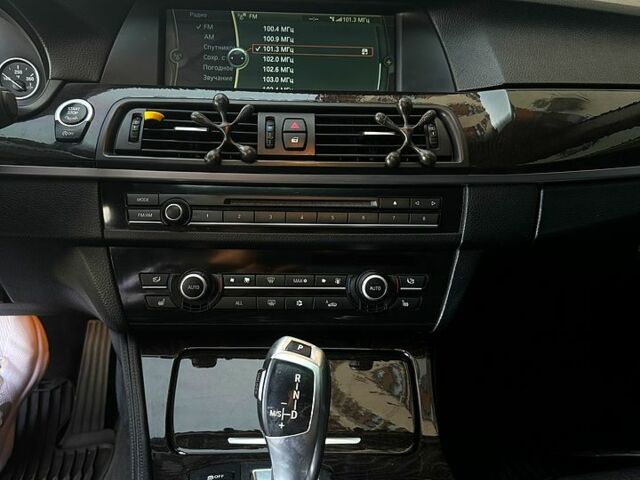 Сірий БМВ 5 Серія, об'ємом двигуна 2 л та пробігом 295 тис. км за 10999 $, фото 10 на Automoto.ua