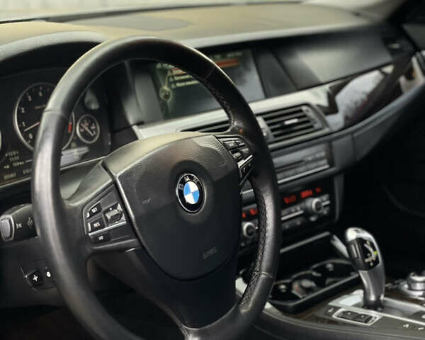 Серый БМВ 5 Серия, объемом двигателя 3 л и пробегом 262 тыс. км за 11999 $, фото 9 на Automoto.ua