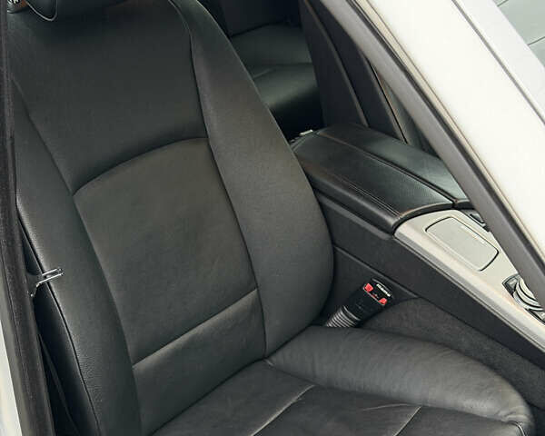 Серый БМВ 5 Серия, объемом двигателя 2.98 л и пробегом 165 тыс. км за 16000 $, фото 2 на Automoto.ua