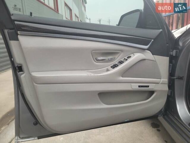 Серый БМВ 5 Серия, объемом двигателя 4.4 л и пробегом 211 тыс. км за 13400 $, фото 60 на Automoto.ua