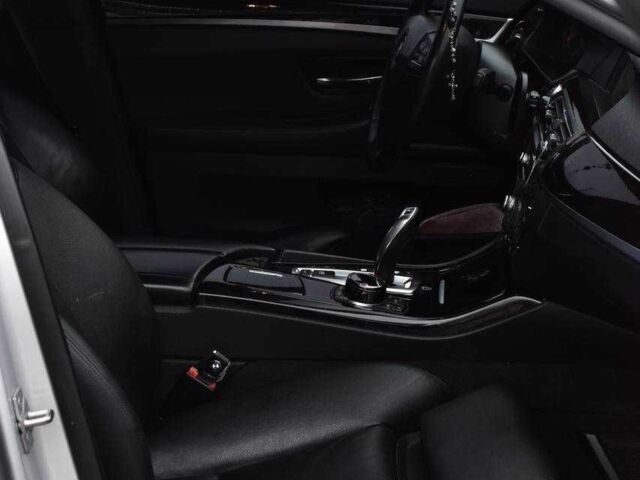 Серый БМВ 5 Серия, объемом двигателя 3 л и пробегом 250 тыс. км за 12499 $, фото 13 на Automoto.ua