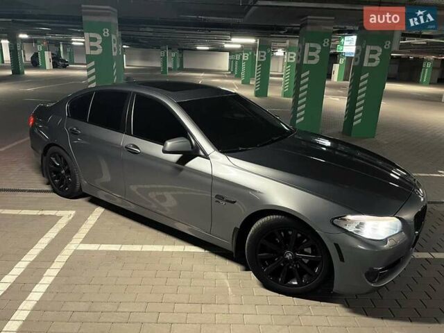 Серый БМВ 5 Серия, объемом двигателя 2 л и пробегом 213 тыс. км за 14400 $, фото 2 на Automoto.ua