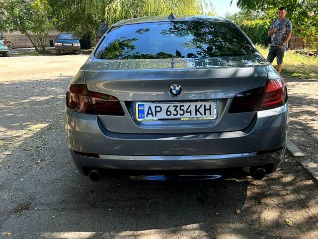 Серый БМВ 5 Серия, объемом двигателя 3 л и пробегом 307 тыс. км за 19500 $, фото 2 на Automoto.ua