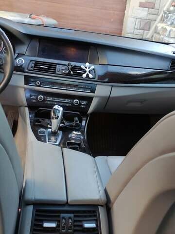 Серый БМВ 5 Серия, объемом двигателя 2 л и пробегом 220 тыс. км за 15500 $, фото 2 на Automoto.ua