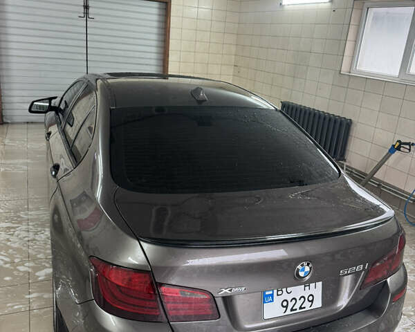 БМВ 5 Серия 2012 в Жовкве на Automoto.ua Серый БМВ 5 Серия, объемом двигателя 2 л и пробегом 274 тыс. км за 13500 $, фото 12 на Automoto.ua
