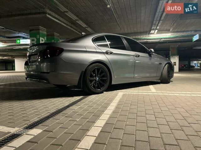 Серый БМВ 5 Серия, объемом двигателя 2 л и пробегом 213 тыс. км за 14400 $, фото 4 на Automoto.ua