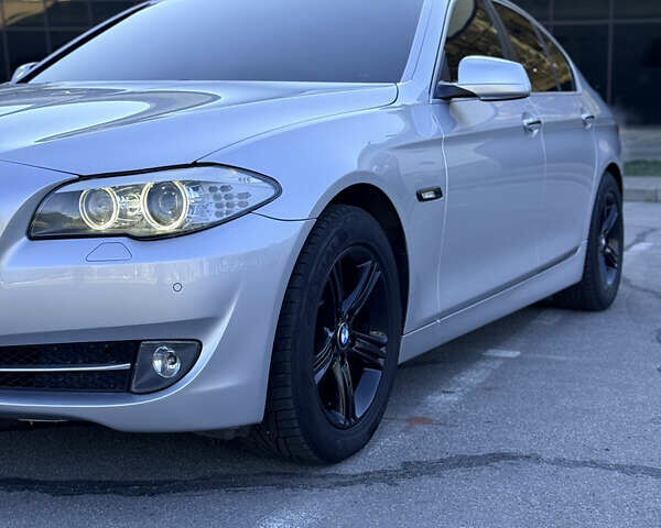 Серый БМВ 5 Серия, объемом двигателя 2 л и пробегом 199 тыс. км за 15100 $, фото 5 на Automoto.ua