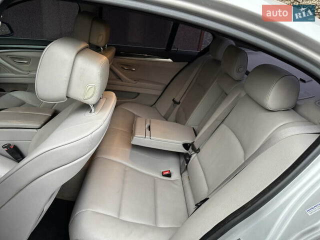 БМВ 5 Серия 2012 в Сваляве на Automoto.ua Серый БМВ 5 Серия, объемом двигателя 2 л и пробегом 220 тыс. км за 11500 $, фото 26 на Automoto.ua