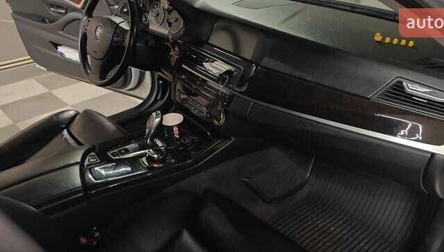 Серый БМВ 5 Серия, объемом двигателя 3 л и пробегом 250 тыс. км за 12500 $, фото 15 на Automoto.ua