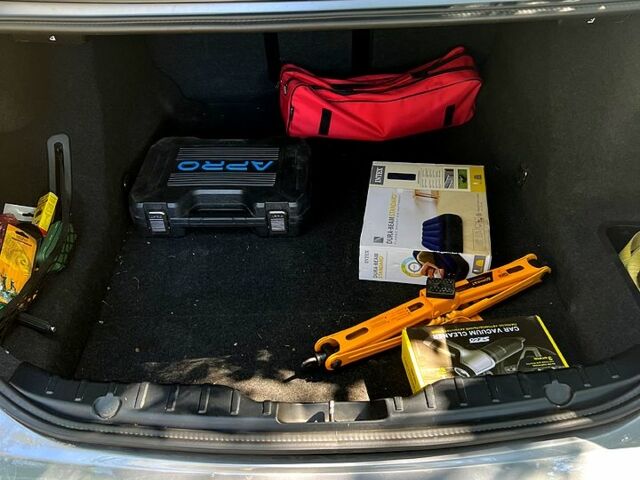 Серый БМВ 5 Серия, объемом двигателя 3 л и пробегом 307 тыс. км за 19500 $, фото 4 на Automoto.ua