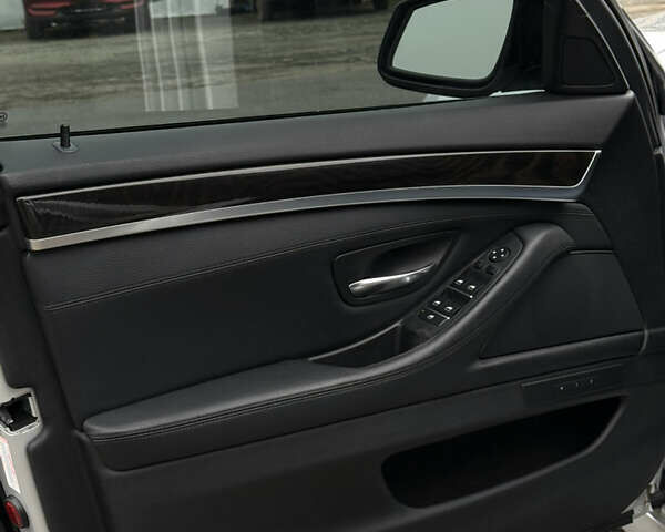 Серый БМВ 5 Серия, объемом двигателя 2.98 л и пробегом 256 тыс. км за 13999 $, фото 7 на Automoto.ua