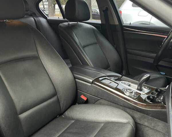 Серый БМВ 5 Серия, объемом двигателя 3 л и пробегом 262 тыс. км за 11999 $, фото 25 на Automoto.ua