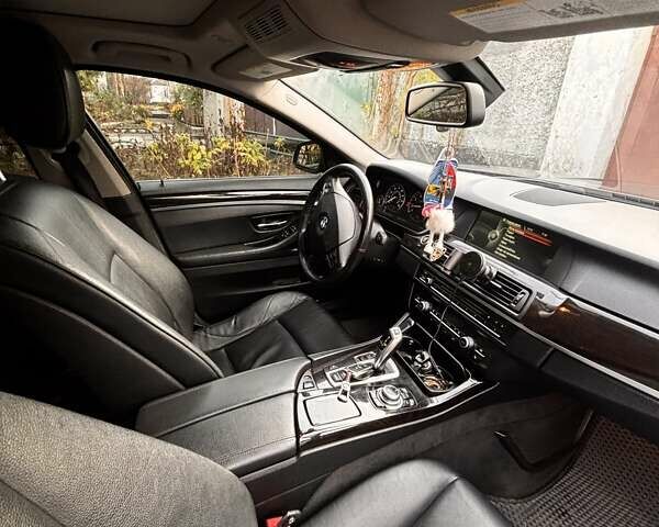 Серый БМВ 5 Серия, объемом двигателя 2 л и пробегом 310 тыс. км за 12500 $, фото 3 на Automoto.ua