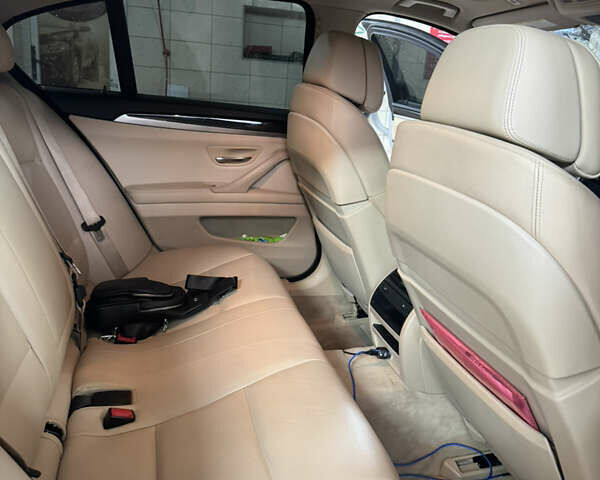 БМВ 5 Серия 2012 в Жовкве на Automoto.ua Серый БМВ 5 Серия, объемом двигателя 2 л и пробегом 274 тыс. км за 13500 $, фото 27 на Automoto.ua