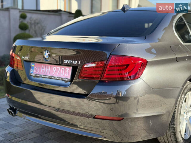 Серый БМВ 5 Серия, объемом двигателя 3 л и пробегом 203 тыс. км за 15900 $, фото 11 на Automoto.ua