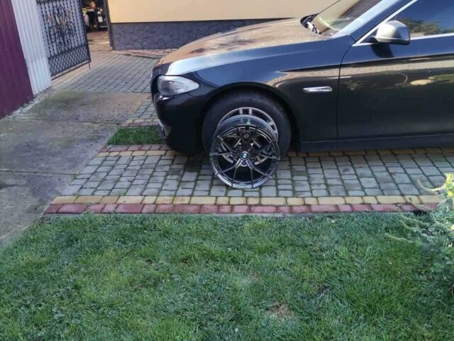 Сірий БМВ 5 Серія, об'ємом двигуна 2 л та пробігом 300 тис. км за 11100 $, фото 1 на Automoto.ua