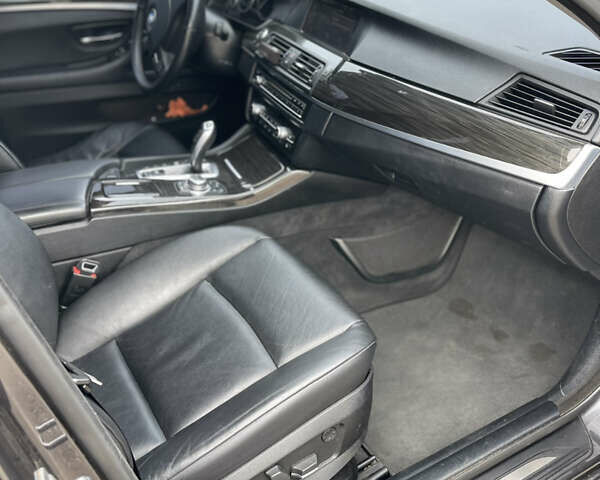 Серый БМВ 5 Серия, объемом двигателя 2 л и пробегом 298 тыс. км за 13200 $, фото 12 на Automoto.ua