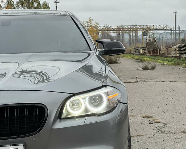 Серый БМВ 5 Серия, объемом двигателя 2.98 л и пробегом 196 тыс. км за 15300 $, фото 6 на Automoto.ua