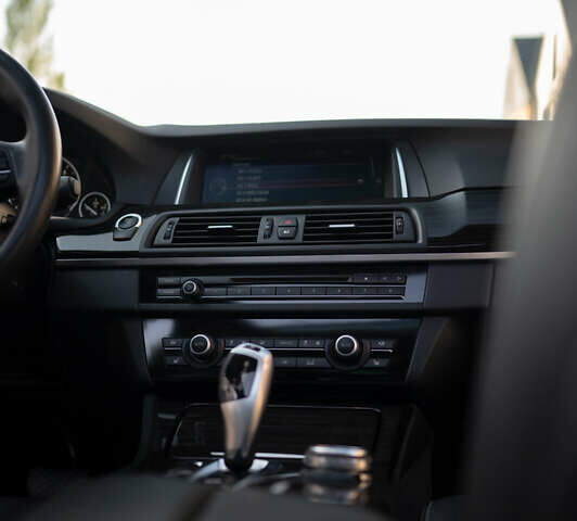 Серый БМВ 5 Серия, объемом двигателя 2 л и пробегом 59 тыс. км за 17900 $, фото 32 на Automoto.ua