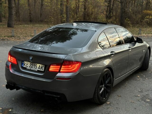 БМВ 5 Серия 2013 в Синельниковом на Automoto.ua Серый БМВ 5 Серия, объемом двигателя 3 л и пробегом 237 тыс. км за 13700 $, фото 5 на Automoto.ua