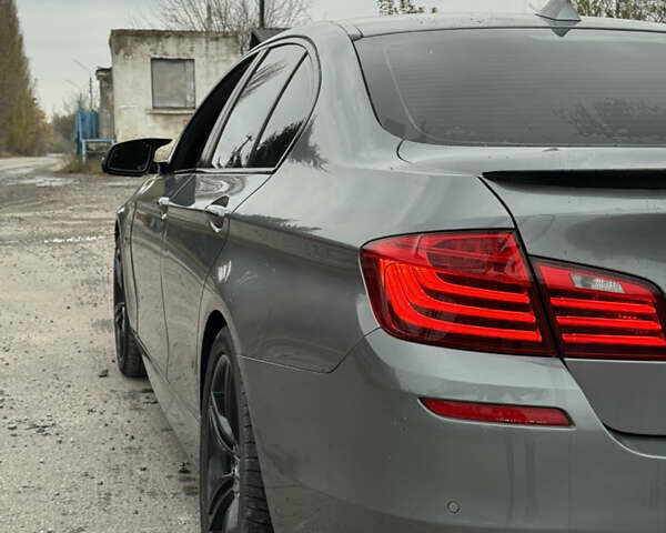 Серый БМВ 5 Серия, объемом двигателя 2.98 л и пробегом 196 тыс. км за 15300 $, фото 3 на Automoto.ua