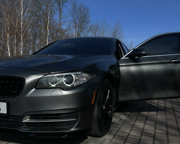 Серый БМВ 5 Серия, объемом двигателя 2 л и пробегом 217 тыс. км за 15500 $, фото 1 на Automoto.ua