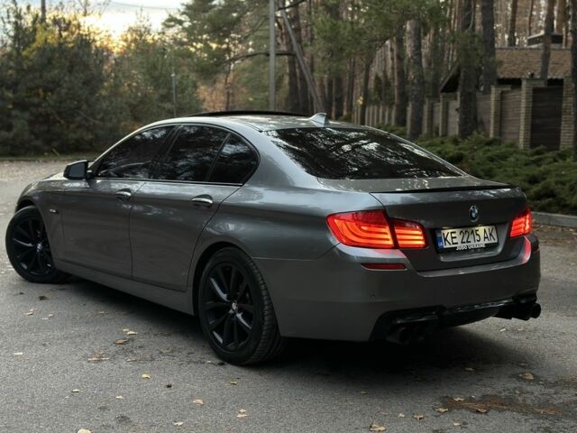 БМВ 5 Серия 2013 в Синельниковом на Automoto.ua Серый БМВ 5 Серия, объемом двигателя 3 л и пробегом 237 тыс. км за 13700 $, фото 6 на Automoto.ua