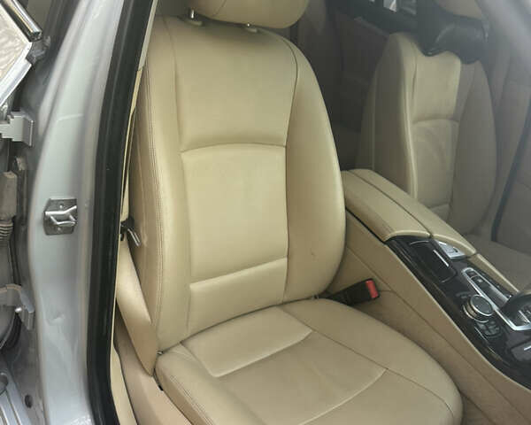 БМВ 5 Серия 2014 в Киеве на Automoto.ua Серый БМВ 5 Серия, объемом двигателя 3 л и пробегом 258 тыс. км за 16555 $, фото 19 на Automoto.ua